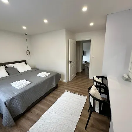 Manor Apartment *